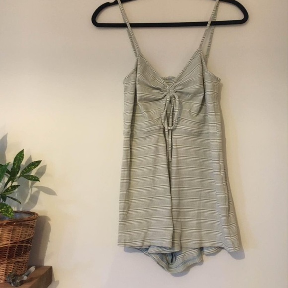 LE LIS romper. Sage green. Comfortable, cute and casual. Size S - Picture 1 of 3